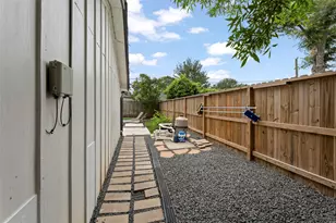10611 Deerwood Rd, Houston, TX 77042 - Photo 33