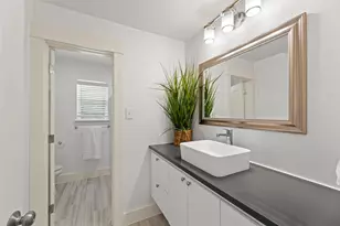 10611 Deerwood Rd, Houston, TX 77042 - Photo 9
