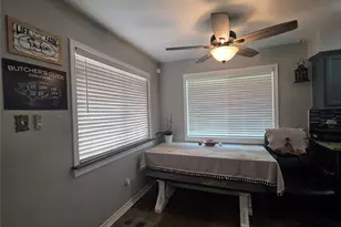 8646 Flower Path St, Houston, TX 77044 - Photo 9