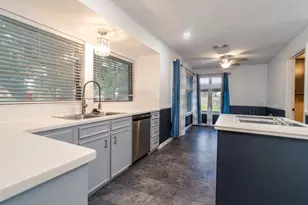 14 Seminole Ln, West Columbia, TX 77486 - Photo 9