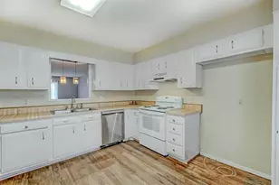 537 Longmeadow St, Beaumont, TX 77707 - Photo 13