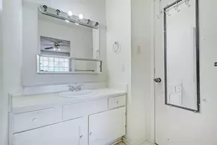 537 Longmeadow St, Beaumont, TX 77707 - Photo 25