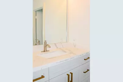 102 E Mistybreeze Circle, The Woodlands, TX 77381 - Photo 19