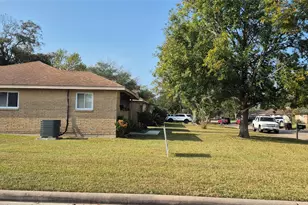 304 Avondale Ln, Friendswood, TX 77546 - Photo 5
