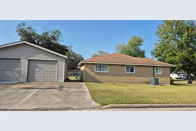304 Avondale Lane, Friendswood, TX 77546 - Photo 3