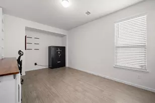 2515 Hawthorn Park Ct, Houston, TX 77038 - Photo 7