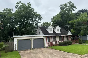 228 E 3rd St, Deer Park, TX 77536 - Photo 1