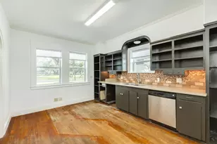 405 E Mulberry St, Angleton, TX 77515 - Photo 33