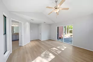 25 N Mossrock Rd, The Woodlands, TX 77380 - Photo 23