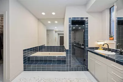 1425 Nantucket Drive #B, Houston, TX 77057 - Photo 11