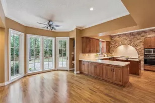 11405 Memorial Cir, Piney Point Village, TX 77024 - Photo 11