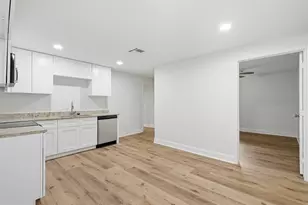 915 W Lewis St, Conroe, TX 77301 - Photo 15