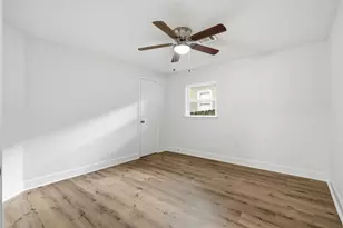 915 W Lewis St, Conroe, TX 77301 - Photo 17