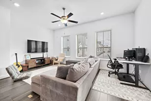 11008 Mikula Dr, Houston, TX 77043 - Photo 7