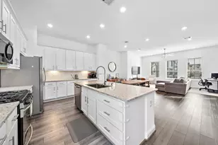 11008 Mikula Dr, Houston, TX 77043 - Photo 13