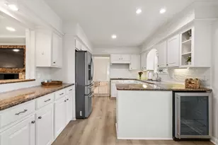 10738 Cedar Creek Dr, Houston, TX 77042 - Photo 11