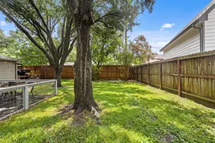 10738 Cedar Creek Dr, Houston, TX 77042 - Photo 29