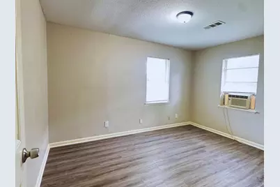 9325 Kentshire Dr, Houston, TX 77078 - Photo 5