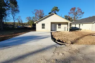 3370 Lorilee St, Beaumont, TX 77708 - Photo 3