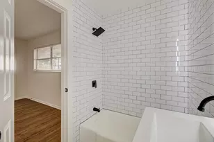 1915 McDuffie St, Houston, TX 77019 - Photo 13