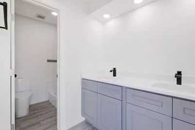 11870 Plumpoint Drive, Houston, TX 77099 - Photo 13