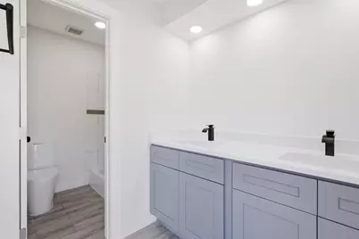 11870 Plumpoint Drive, Houston, TX 77099 - Photo 13