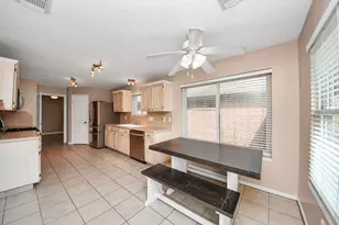 4747 Widerop Ln, Friendswood, TX 77546 - Photo 9