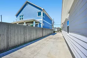 1122 E 23rd St, Houston, TX 77009 - Photo 17
