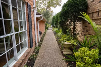 9590 Longmont Drive, Houston, TX 77063 - Photo 3