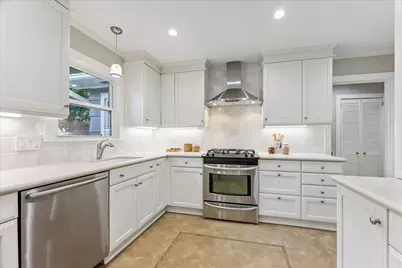 826 T C Jester Boulevard, Houston, TX 77008 - Photo 13