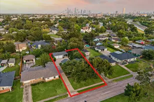 826 T C Jester Blvd, Houston, TX 77008 - Photo 23
