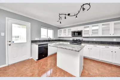 10306 Dalehurst Court, Houston, TX 77075 - Photo 11