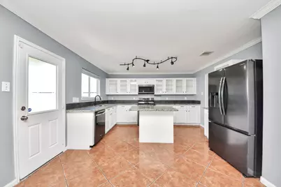 10306 Dalehurst Court, Houston, TX 77075 - Photo 9