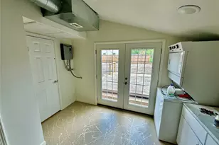 4109 Edison St, Houston, TX 77009 - Photo 9