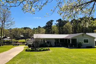 1776 Lakeshore Dr, Hemphill, TX 75948 - Photo 1