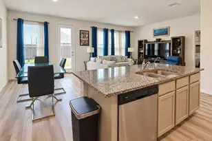 1223 Painted Bunting Dr, La Marque, TX 77568 - Photo 5