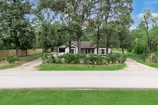 1602 Baker Dr, Tomball, TX 77375 - Photo 3