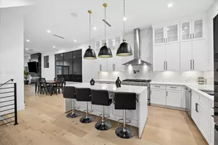 209 W 10th 1/2 St, Houston, TX 77008 - Photo 5