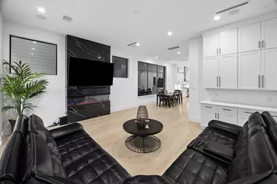 209 W 10th 1/2 Street, Houston, TX 77008 - Photo 9