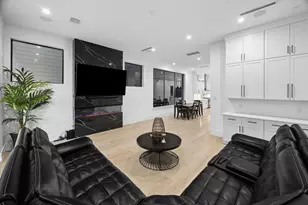 209 W 10th 1/2 St, Houston, TX 77008 - Photo 9