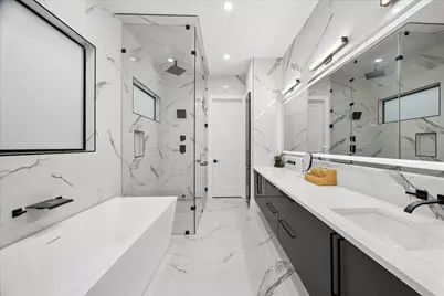 209 W 10th 1/2 Street, Houston, TX 77008 - Photo 13
