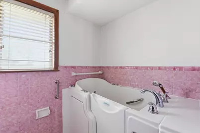 1839 W Henderson Rd, Angleton, TX 77515 - Photo 23