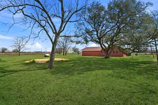 1839 W Henderson Rd, Angleton, TX 77515 - Photo 31