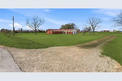 1839 W Henderson Rd, Angleton, TX 77515 - Photo 5