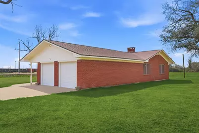 1839 W Henderson Rd, Angleton, TX 77515 - Photo 3