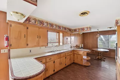 1839 W Henderson Rd, Angleton, TX 77515 - Photo 11