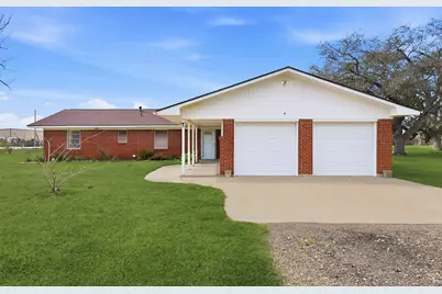 1839 W Henderson Rd, Angleton, TX 77515 - Photo 1