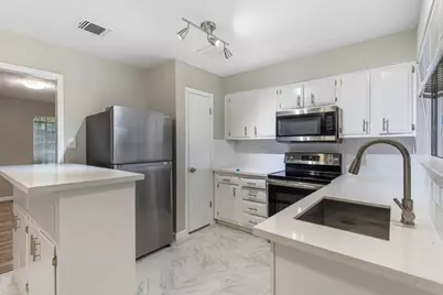 6602 Indian Lake Drive, Houston, TX 77489 - Photo 9