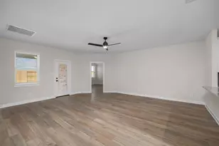 10511 Sutter Crk Dr, Iowa Colony, TX 77583 - Photo 3
