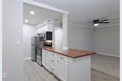 132 Oyster Creek Drive #33, Lake Jackson, TX 77566 - Photo 3